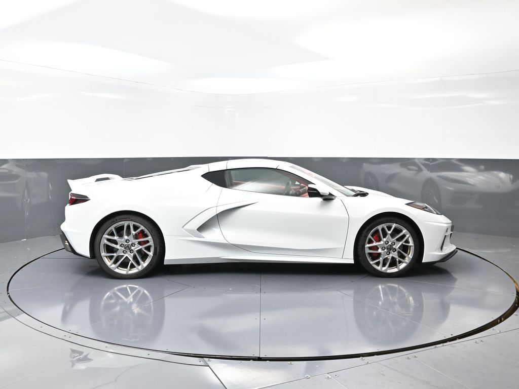 2024 Chevrolet Corvette Stingray 3LT photo 2