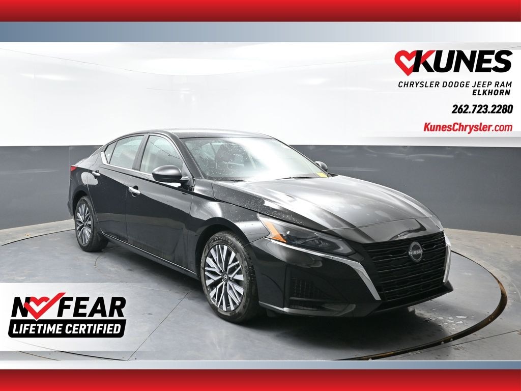 Used 2025 Nissan Altima SV Sedan