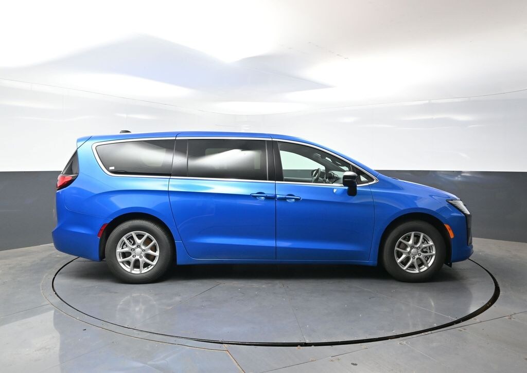 New 2027 Chrysler Pacifica Select Passenger Van