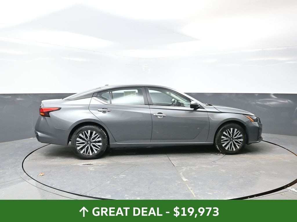 Used 2024 Nissan Altima 2.5 SV Sedan