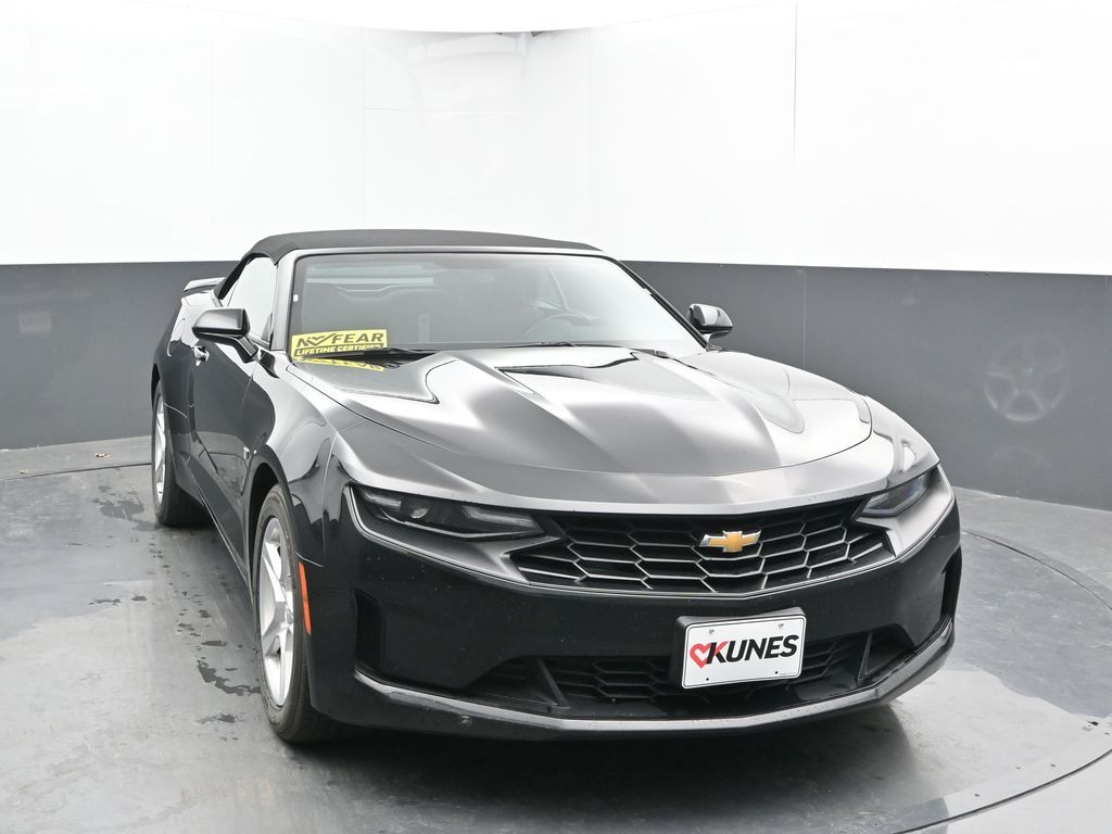 2023 Chevrolet Camaro 1LT photo 2
