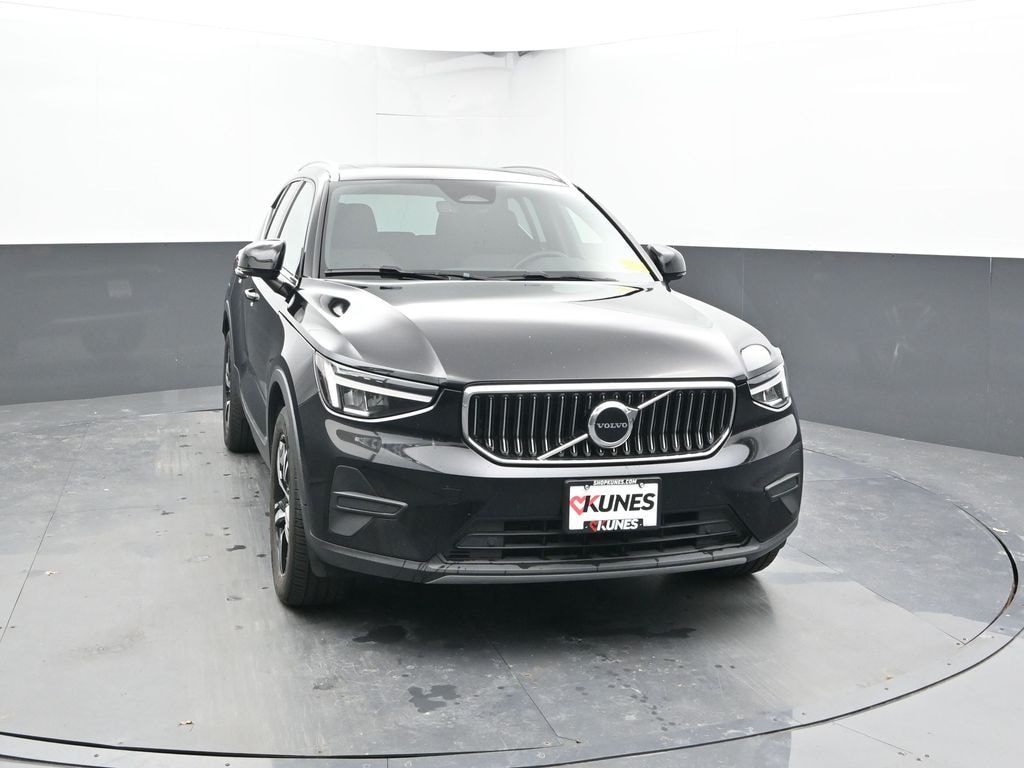 Used 2025 Volvo XC40 B5 Core Bright Theme SUV