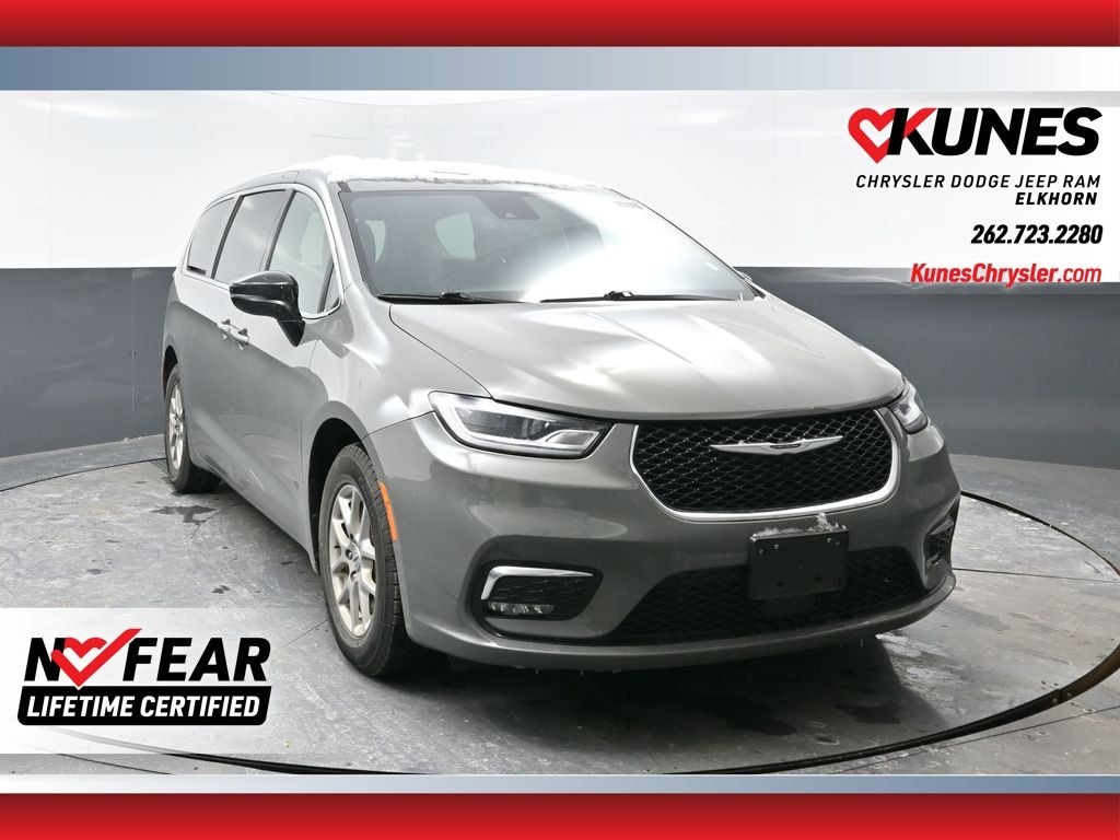 Used 2025 Chrysler Pacifica Select Van Passenger Van