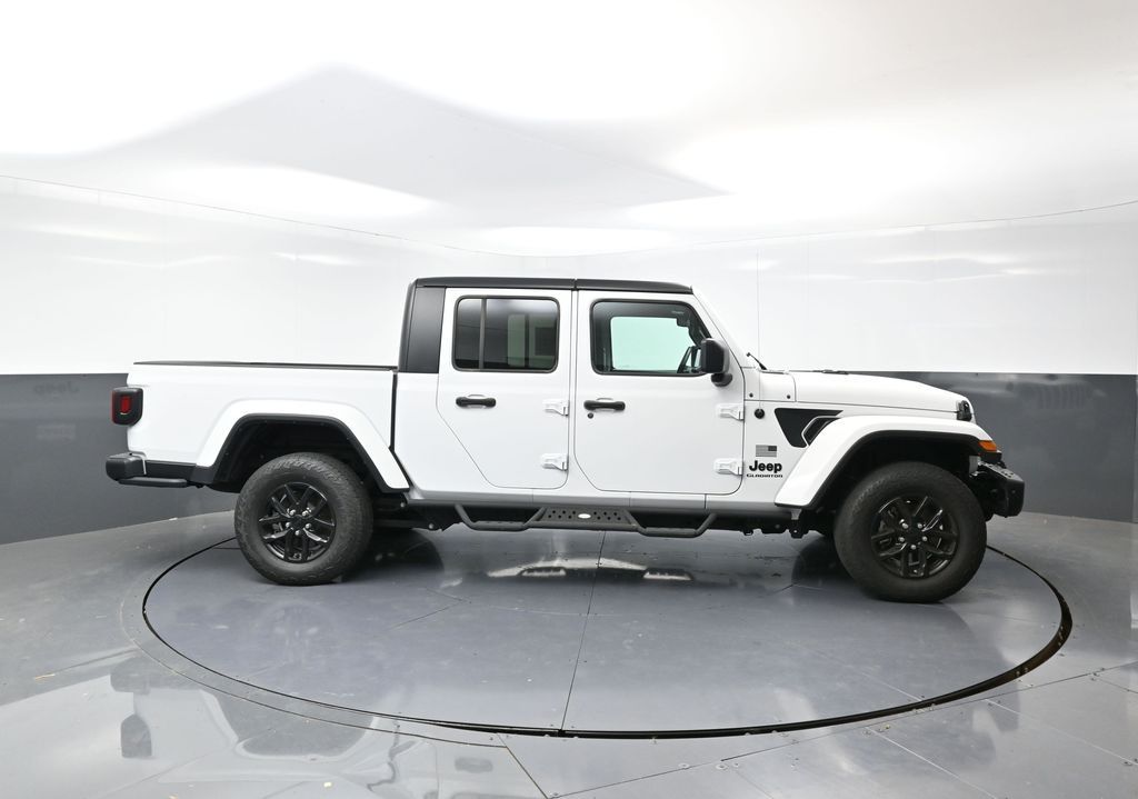 2023 Jeep Gladiator Sport photo 2