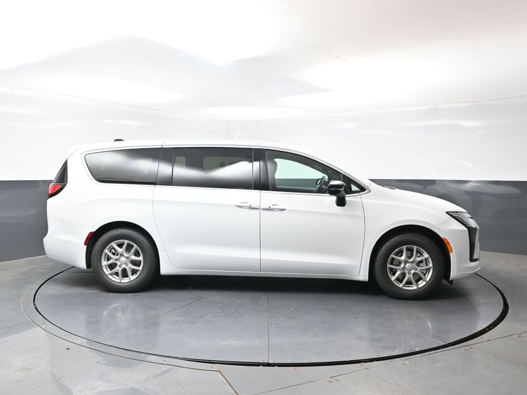 New 2027 Chrysler Pacifica Select Passenger Van