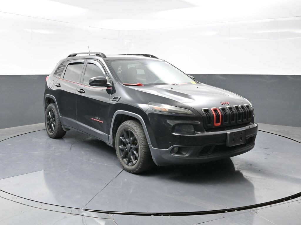 Used 2018 Jeep Cherokee Latitude FWD SUV