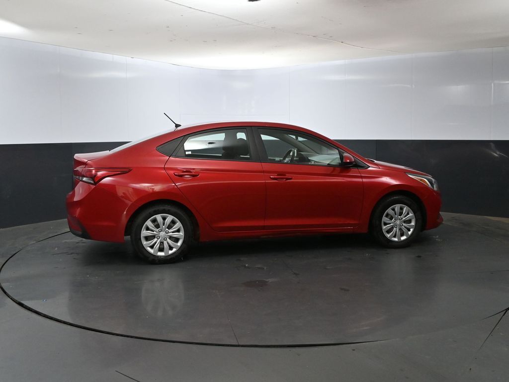 2021 Hyundai Accent SE photo 2