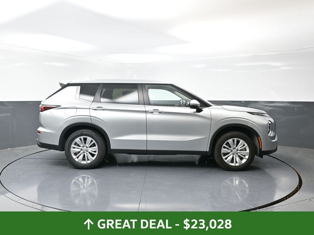 Used 2025 Mitsubishi Outlander ES SUV