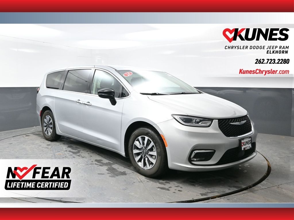 Used 2024 Chrysler Pacifica Plug-In Hybrid Select Van Passenger Van
