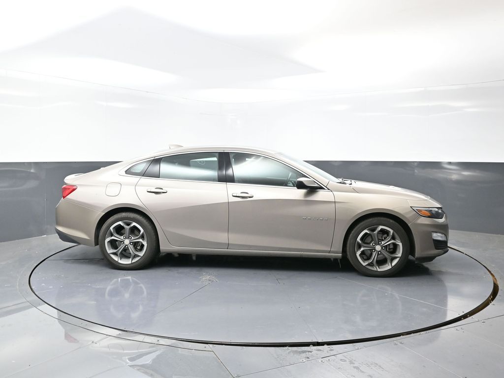 2023 Chevrolet Malibu 1LT photo 2