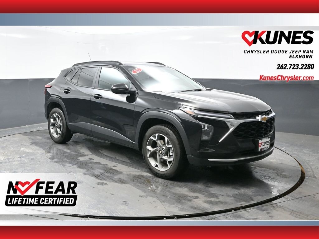 Used 2025 Chevrolet Trax LT SUV