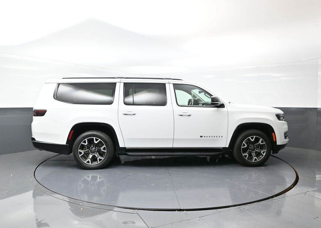 2024 Jeep Wagoneer L Series III photo 2