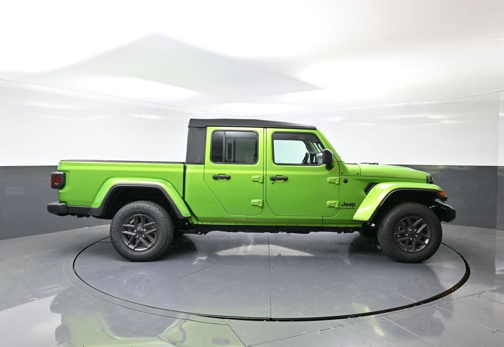 New 2026 Jeep Gladiator Sport S Pickup