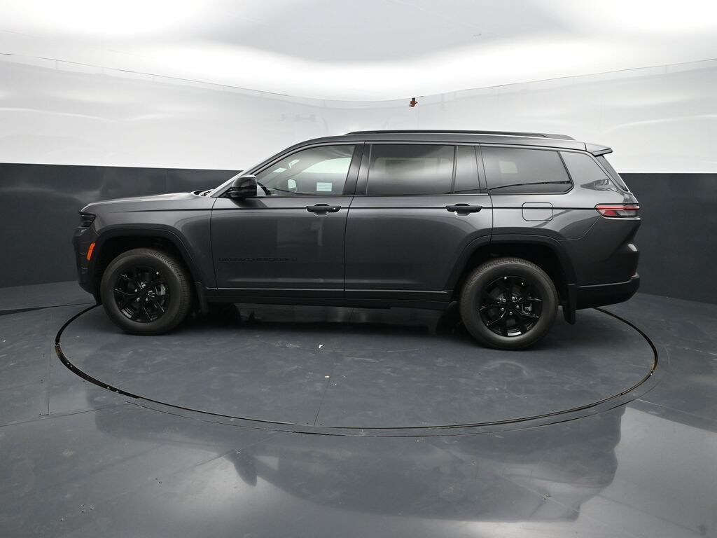 New 2026 Jeep Grand Cherokee Laredo Sport Utility