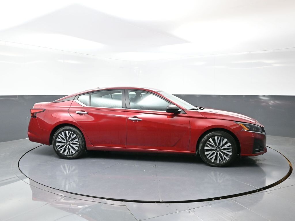 Used 2025 Nissan Altima SV Sedan