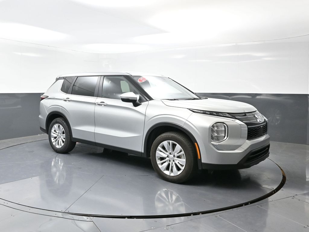 Used 2025 Mitsubishi Outlander ES SUV