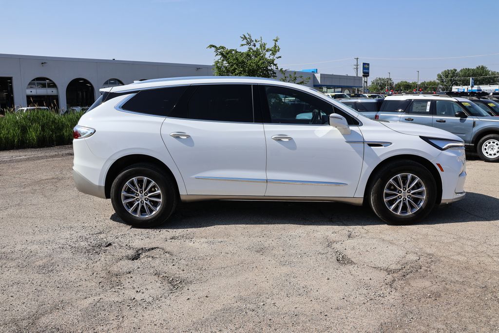 2024 Buick Enclave Premium photo 2