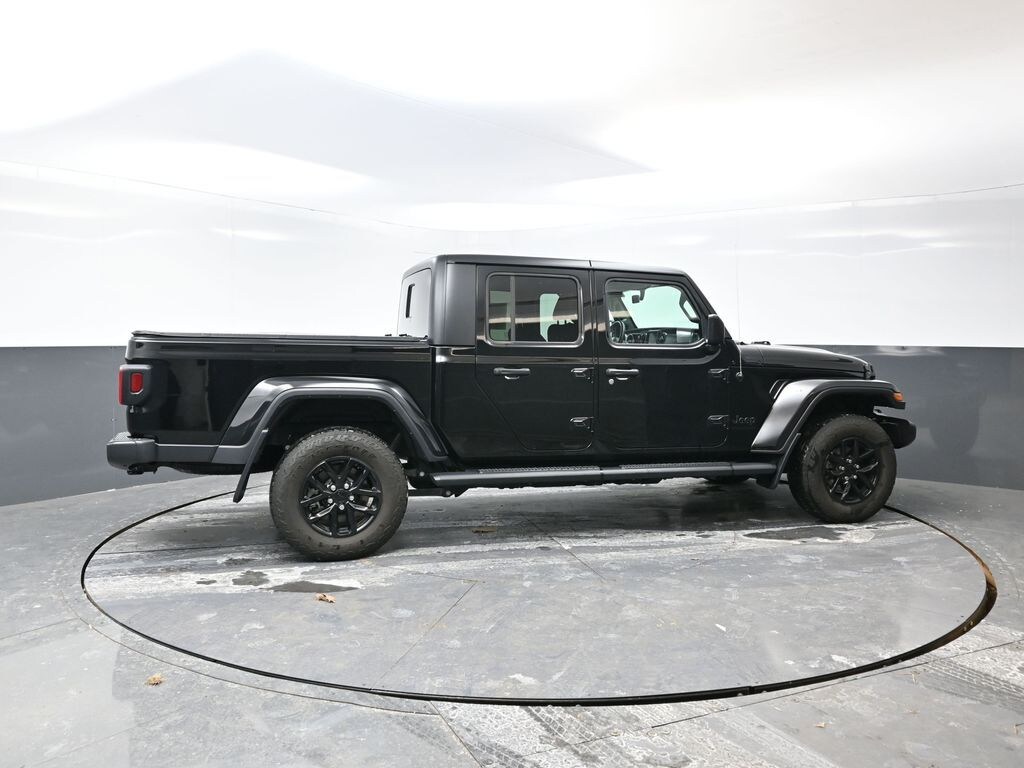 Used 2023 Jeep Gladiator Sport Truck Crew Cab