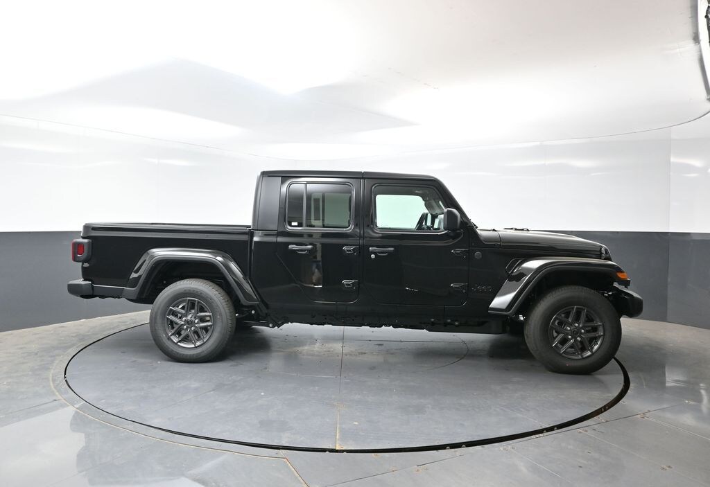New 2026 Jeep Gladiator Sport S Pickup
