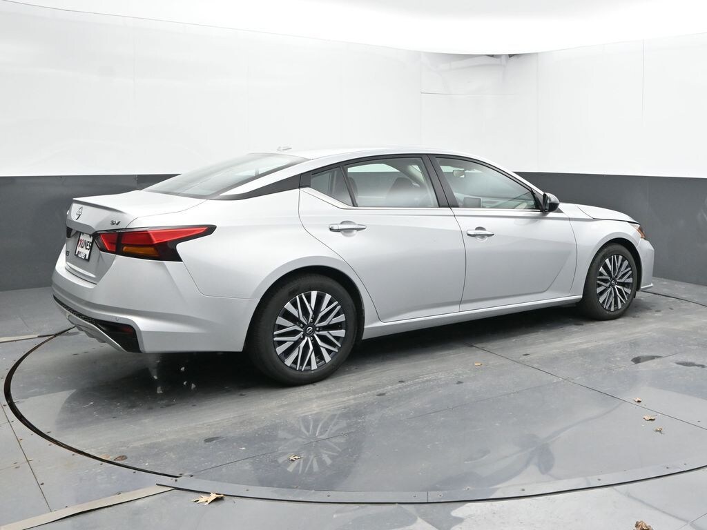 Used 2024 Nissan Altima 2.5 SV Sedan