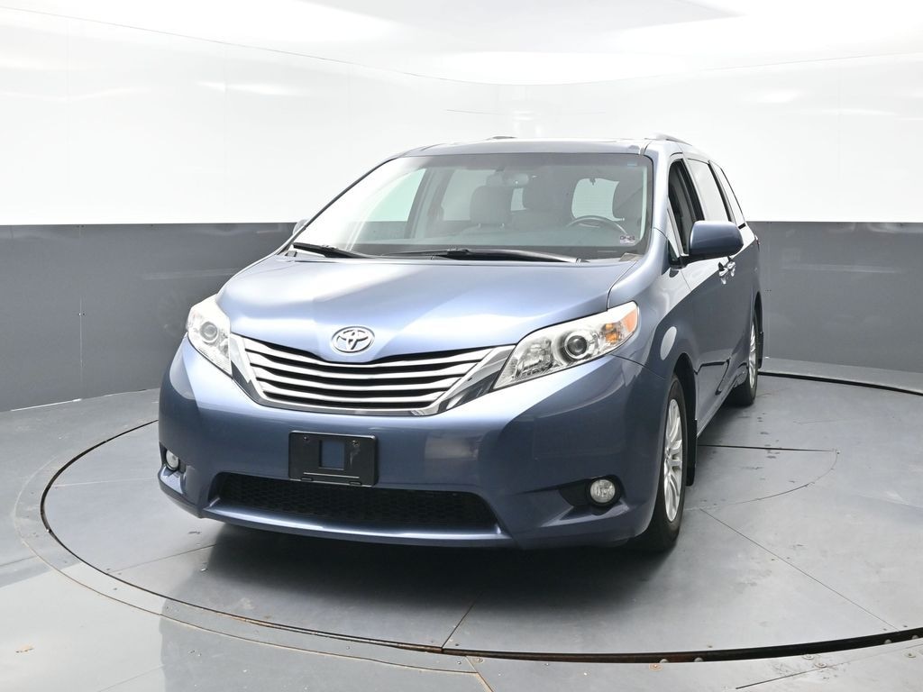 Used 2017 Toyota Sienna XLE 8 Passenger Van Passenger Van
