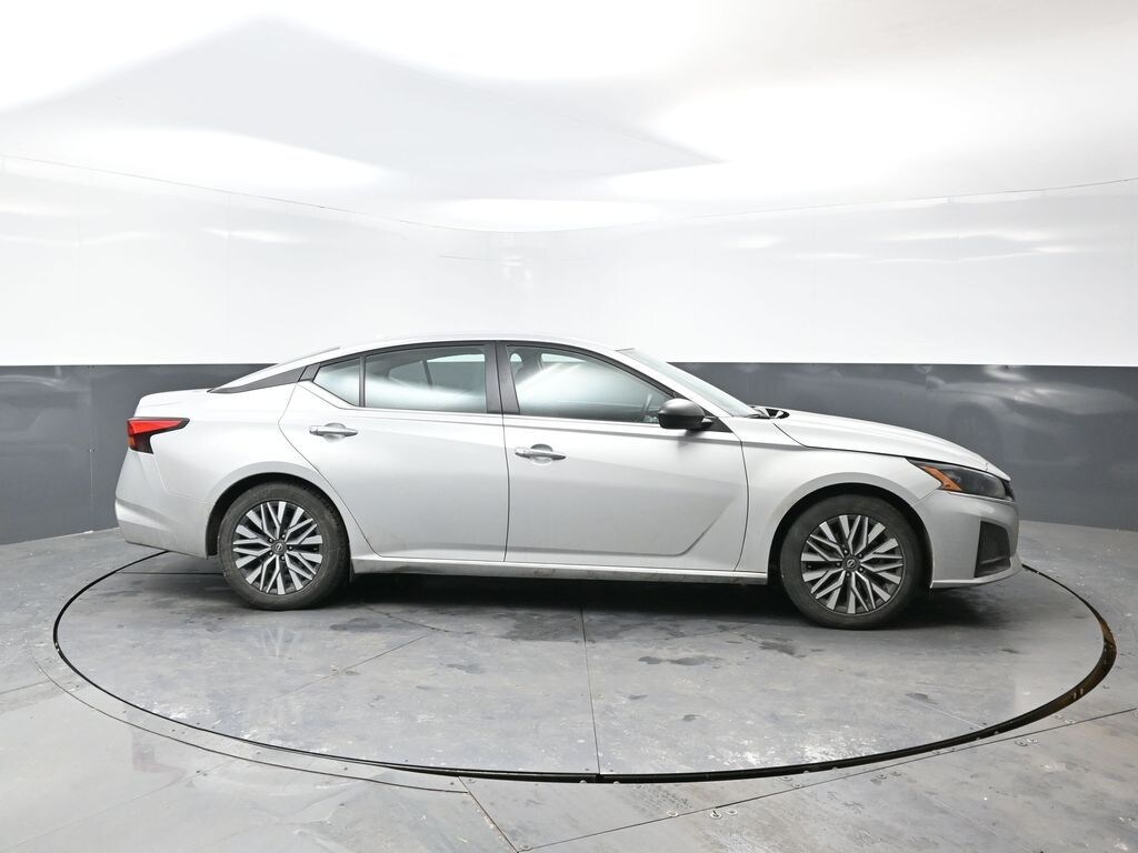 Used 2024 Nissan Altima 2.5 SV Sedan