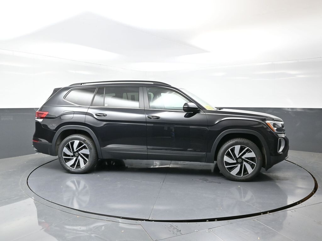 Used 2024 Volkswagen Atlas 2.0T SE w/Technology SUV