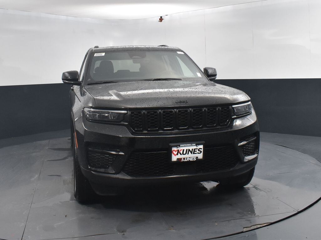 Used 2025 Jeep Grand Cherokee Laredo SUV