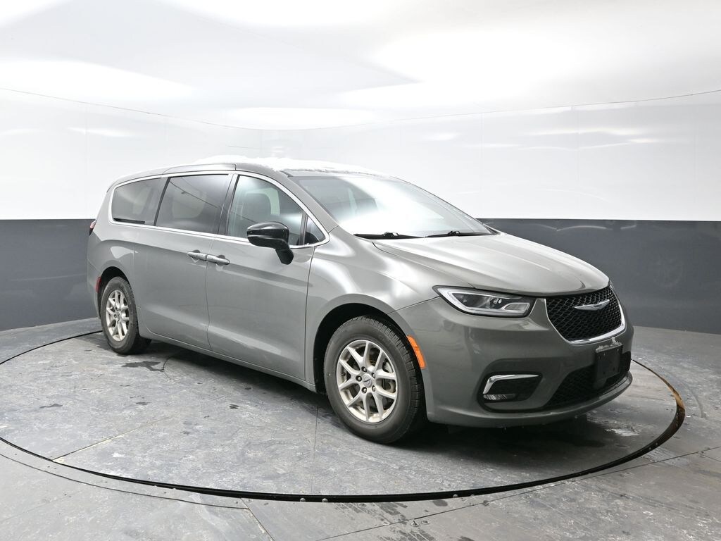 Used 2025 Chrysler Pacifica Select Van Passenger Van