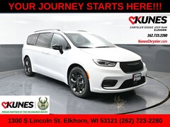 2026 Chrysler Pacifica Limited Passenger Van