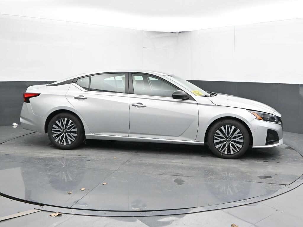 Used 2024 Nissan Altima 2.5 SV Sedan