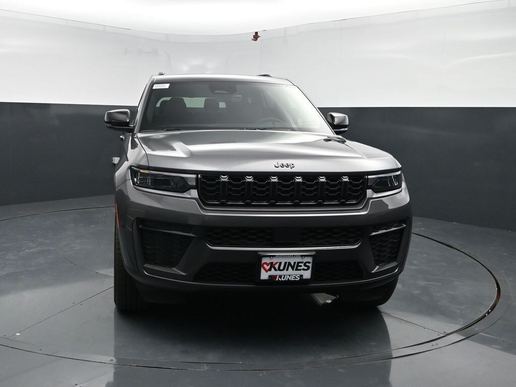 New 2026 Jeep Grand Cherokee Laredo Sport Utility