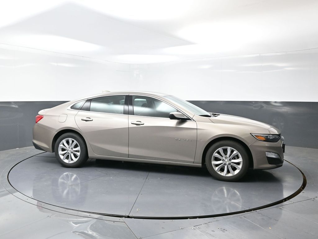 2023 Chevrolet Malibu 1LT photo 2