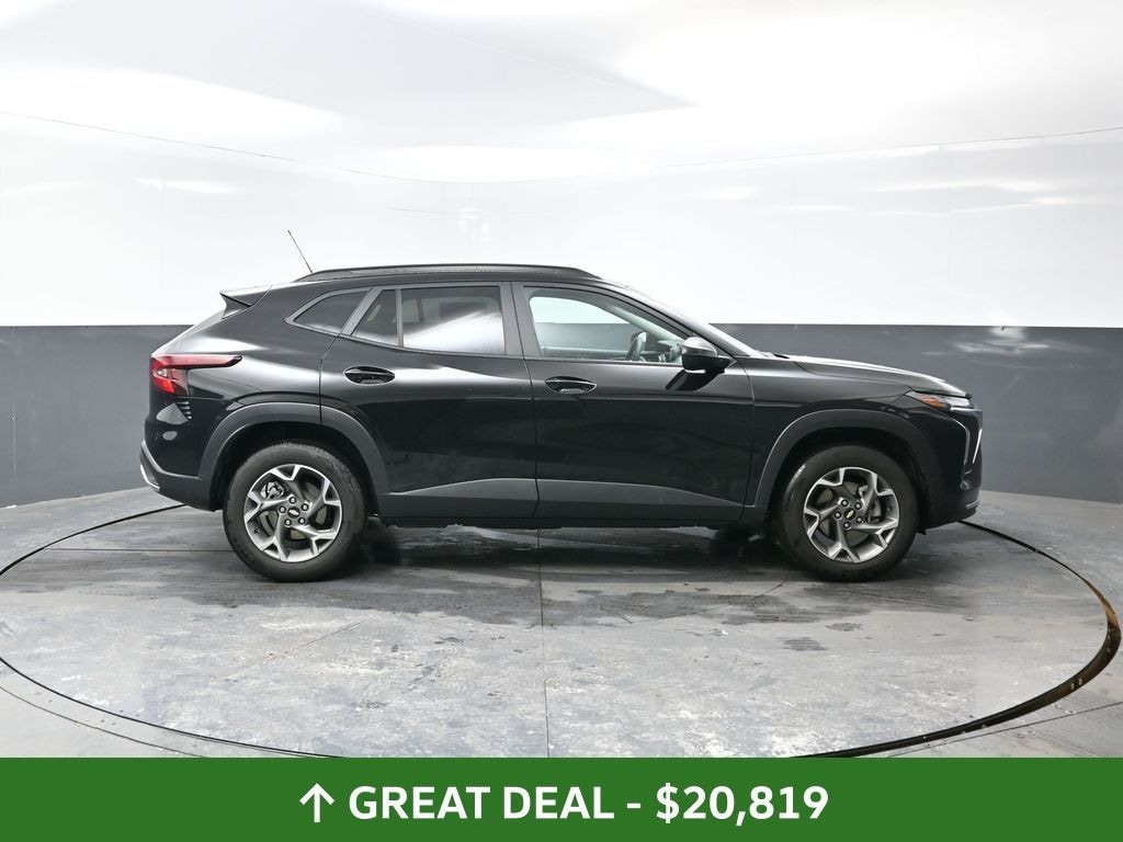 Used 2025 Chevrolet Trax LT SUV