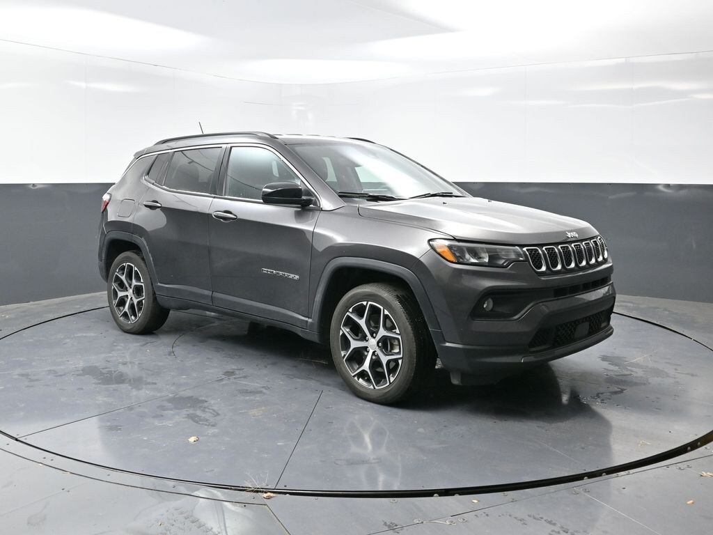 Used 2024 Jeep Compass Latitude SUV