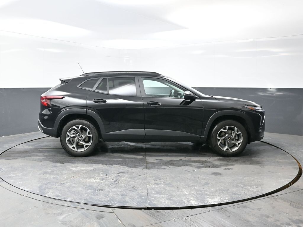 Used 2025 Chevrolet Trax LT SUV