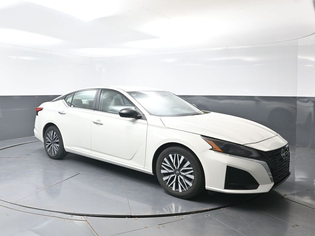 Used 2025 Nissan Altima SV Sedan