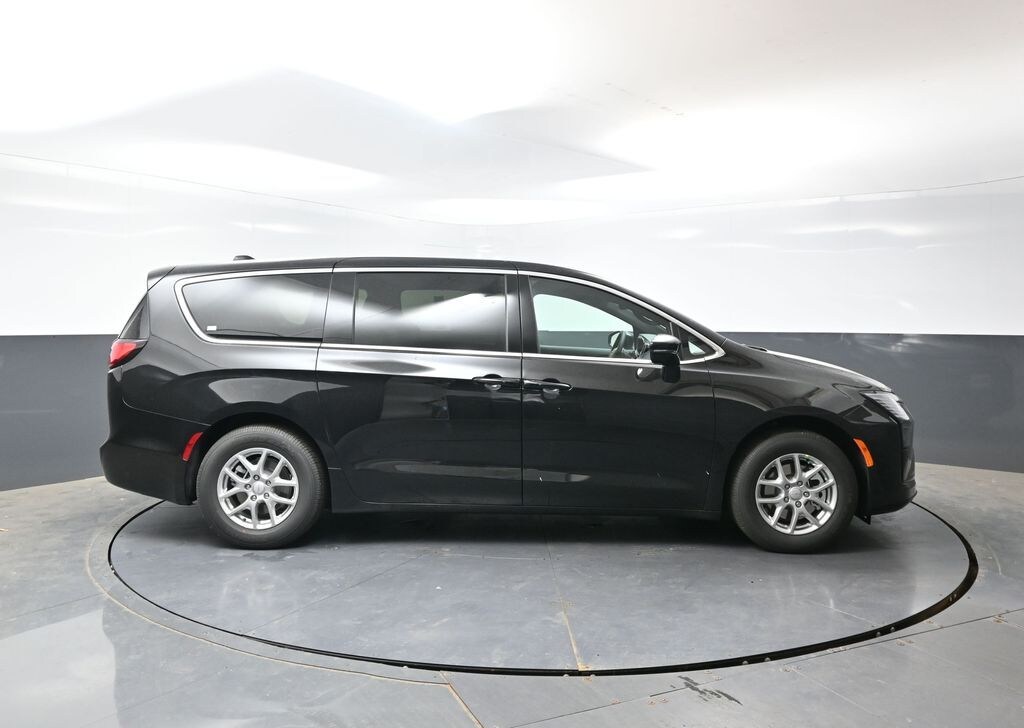 New 2027 Chrysler Pacifica Select Passenger Van