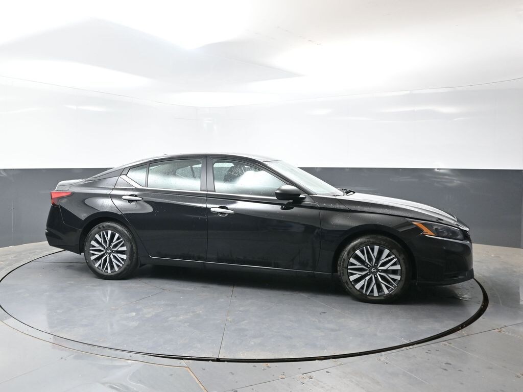 Used 2025 Nissan Altima SV Sedan