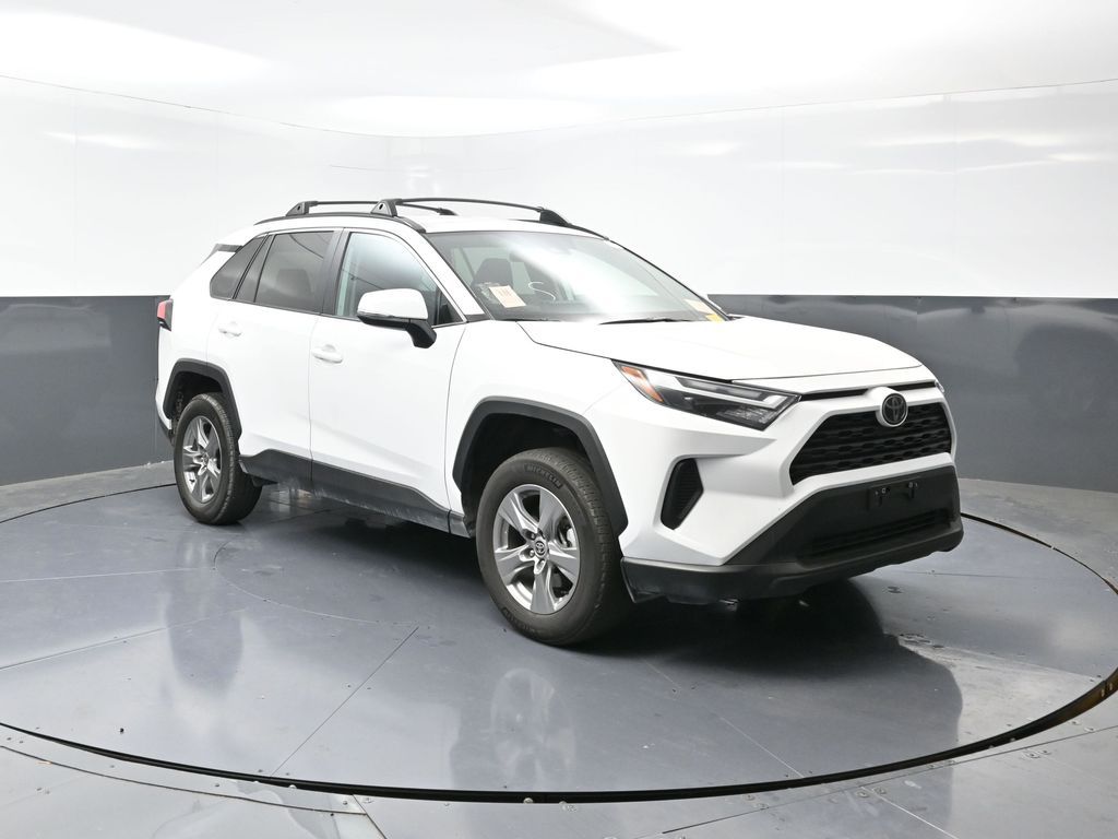 2024 Toyota RAV4 XLE photo 2