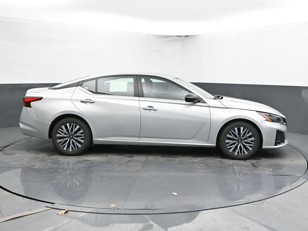 Used 2024 Nissan Altima 2.5 SV Sedan