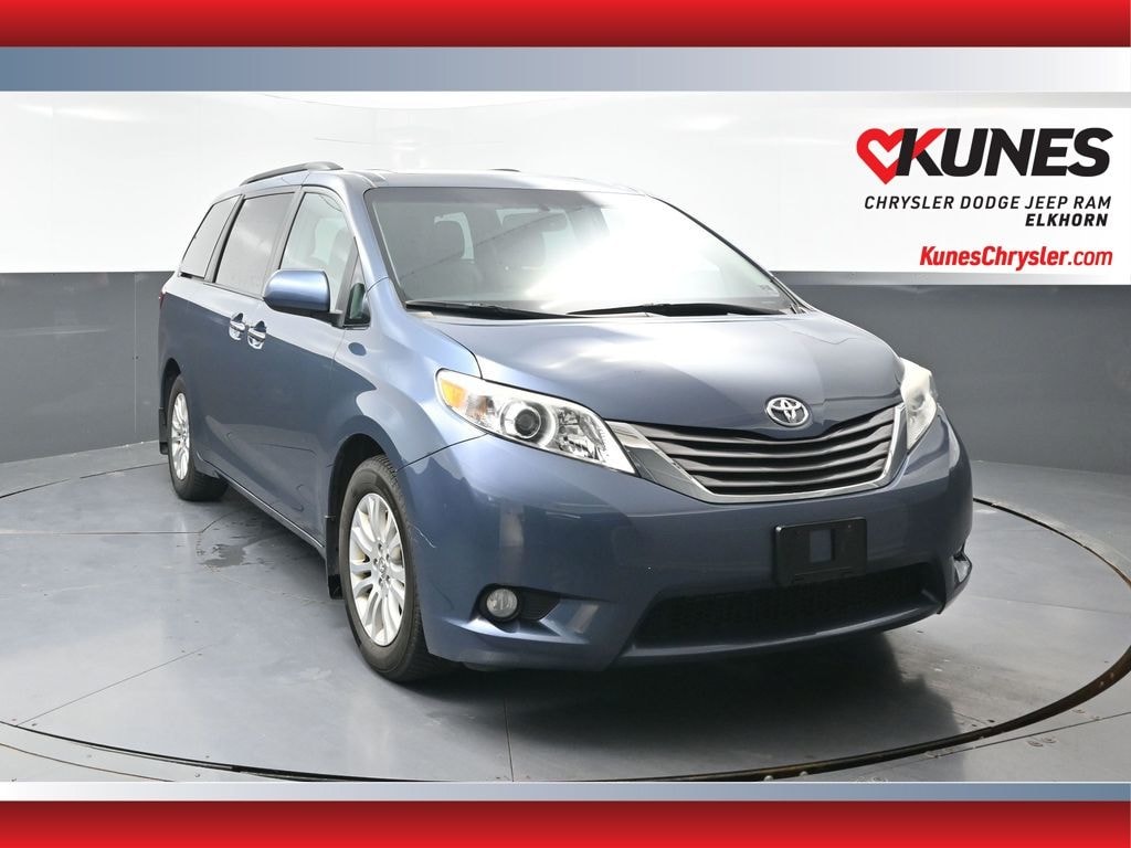 Used 2017 Toyota Sienna XLE 8 Passenger Van Passenger Van