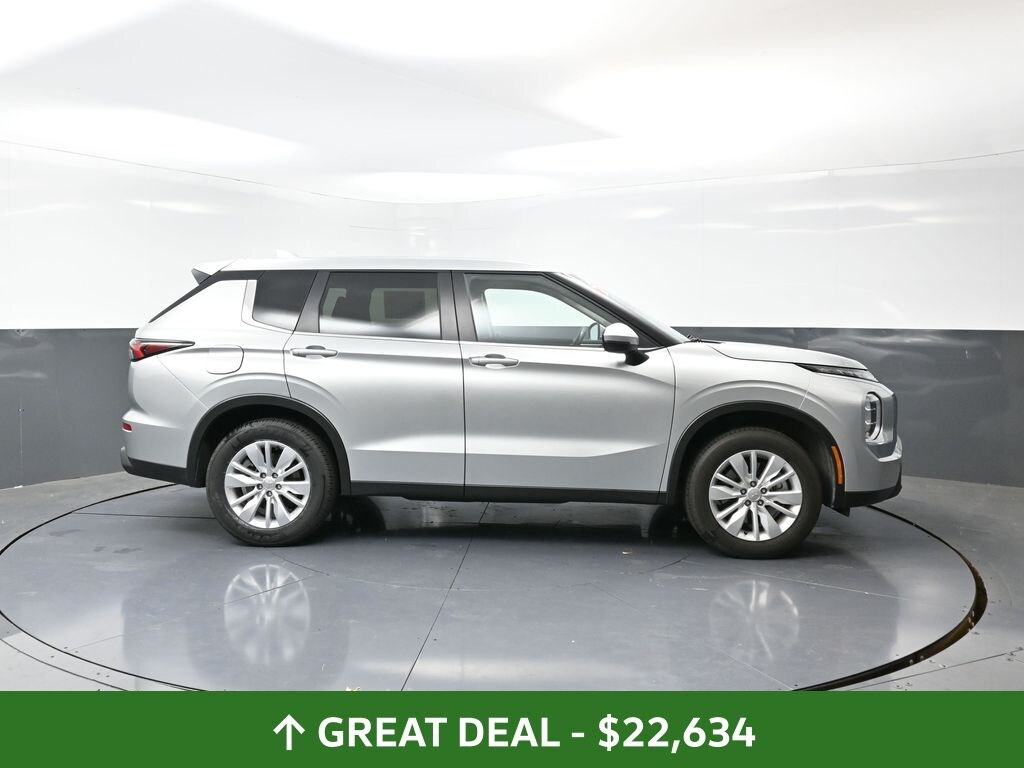 Used 2025 Mitsubishi Outlander ES SUV