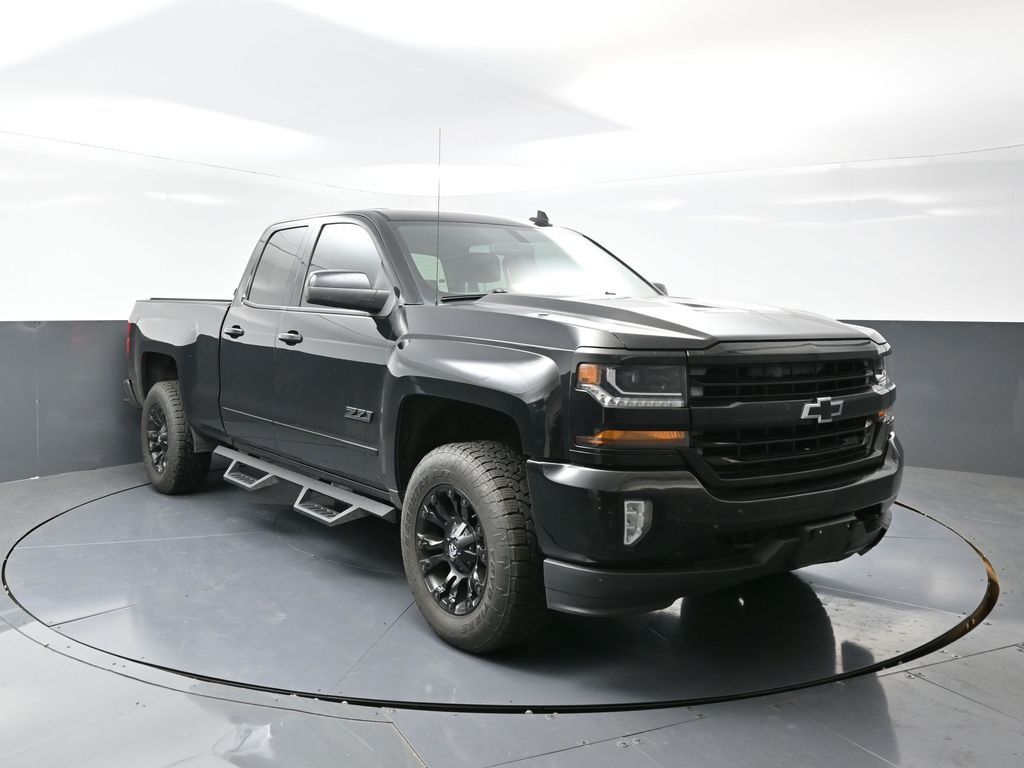 2017 Chevrolet Silverado 1500 LT2 photo 3