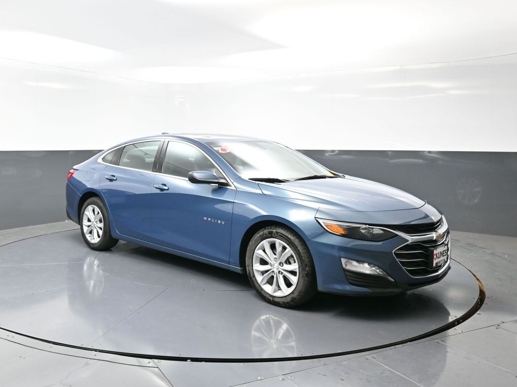2024 Chevrolet Malibu 1LT photo 3