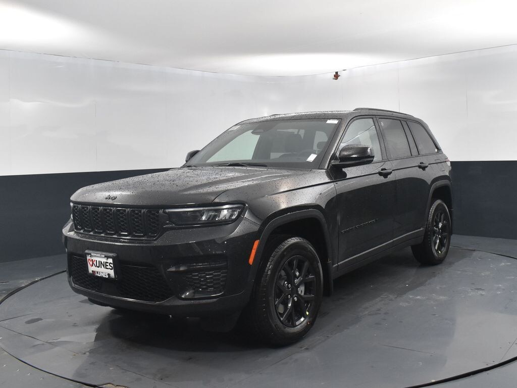 Used 2025 Jeep Grand Cherokee Laredo SUV