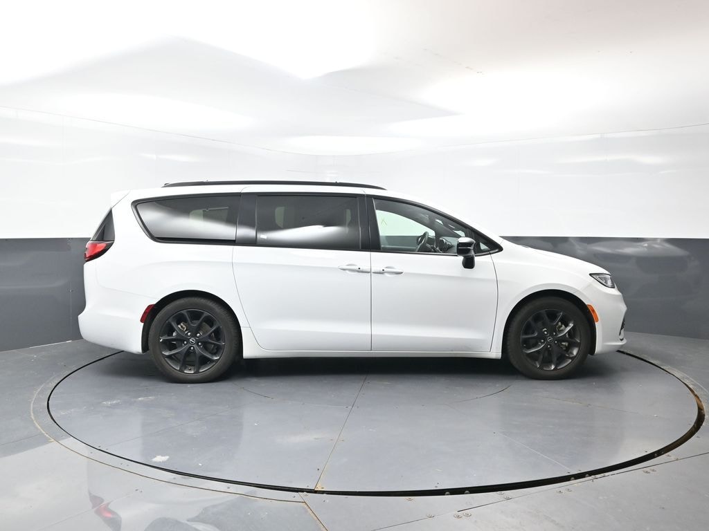Used 2025 Chrysler Pacifica Limited Van Passenger Van