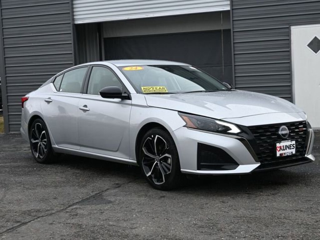 Used 2024 Nissan Altima 2.5 SR