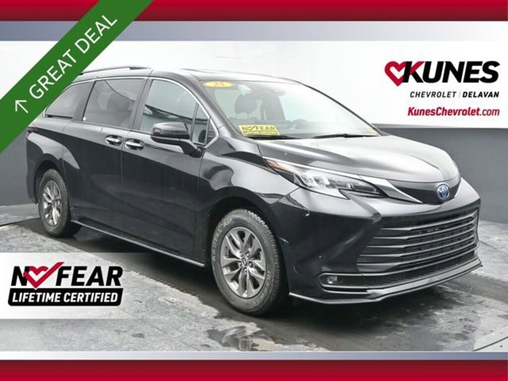 Used 2025 Toyota Sienna XLE