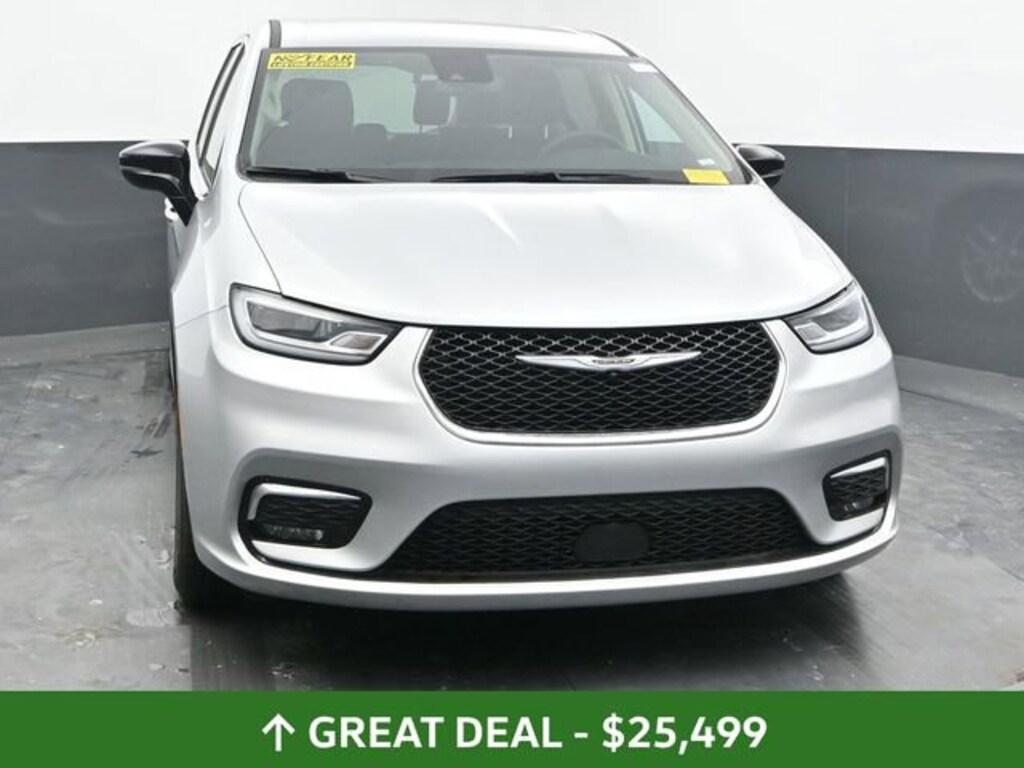 Used 2024 Chrysler Pacifica Touring L